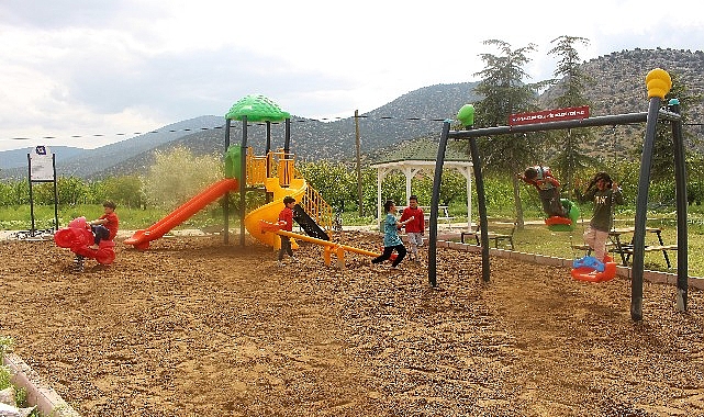 Antalya  Büyükşehir ilçelerde çocuklar için oyun parkı yaptı