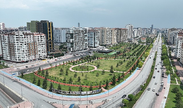 Başkan Altay: “Şehrin Merkezinde Önemli Bir Yeşil Doku Oluşturan Şefik Can Parkı'nda Üçüncü Etap Çalışmalarımız Sürüyor"