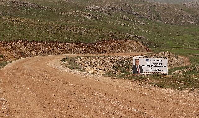 Büyükşehir'den Elmalı'da yol çalışması