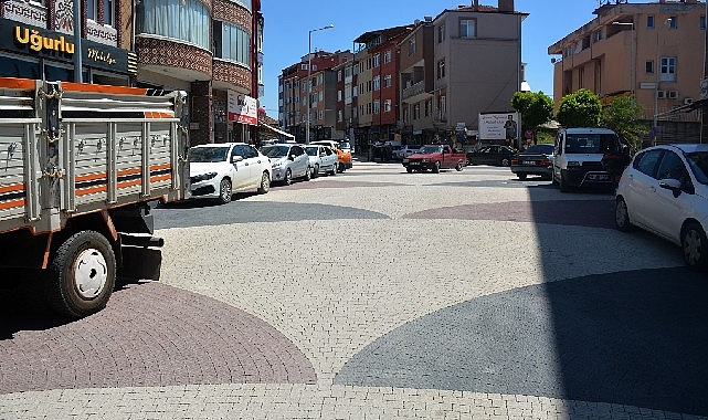 Çarşı İçi Yol ve Kaldırımların Yenilenmesi Çalışmamız Devam Ediyor